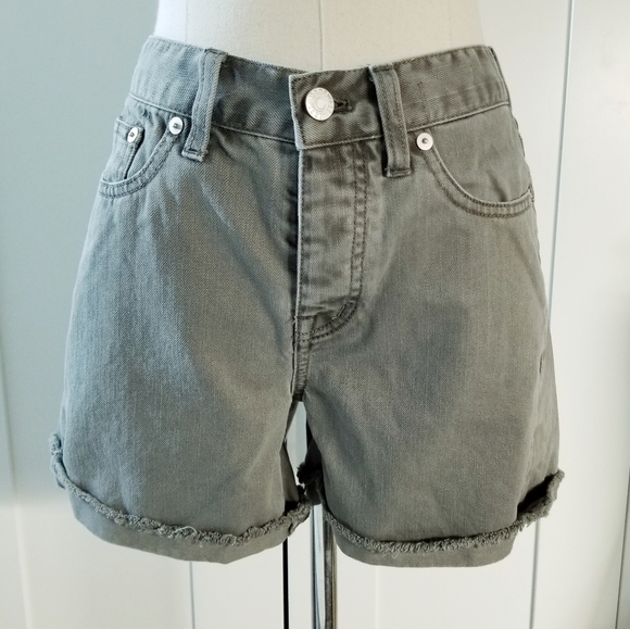 Madewell Women's Gray Curvy High Waisted High Rise Denim Shorts,  size 24 - Picture 1 of 11